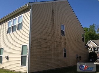 Dirty vinyl house siding before pressure washing